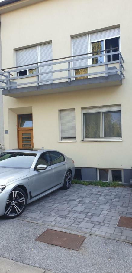 Parkview Apartment In Zagreb'S Favorite Neighborhood Екстериор снимка